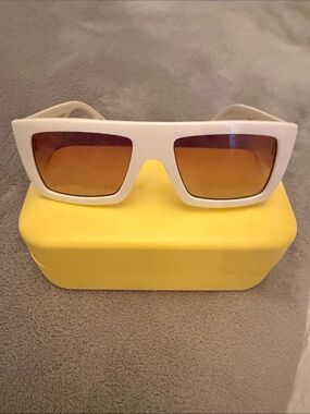 Marc Jacobs White Rectangular Sunglasses with Brown Gradient Lenses - Never Worn